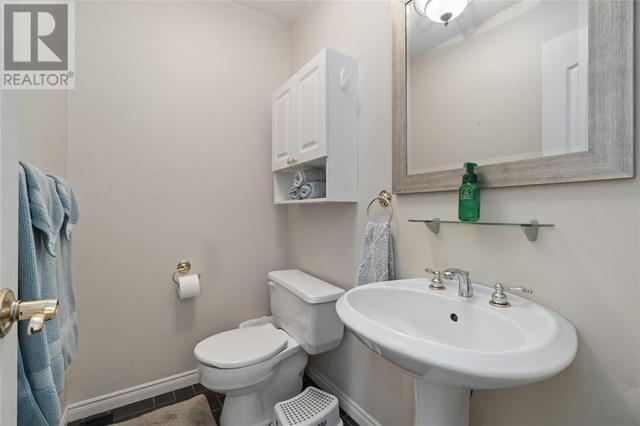 1828 Oakridge Trail, House detached with 5 bedrooms, 3 bathrooms and null parking in Sarnia ON | Image 28