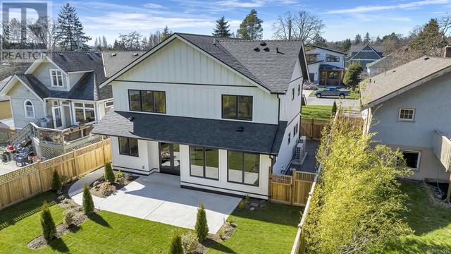 3335 Doncaster Dr, House detached with 4 bedrooms, 6 bathrooms and 4 parking in Saanich BC | Image 2