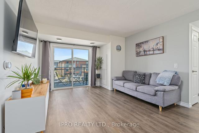 413 - 7 Kay Cres, Condo with 2 bedrooms, 1 bathrooms and 1 parking in Guelph ON | Image 2
