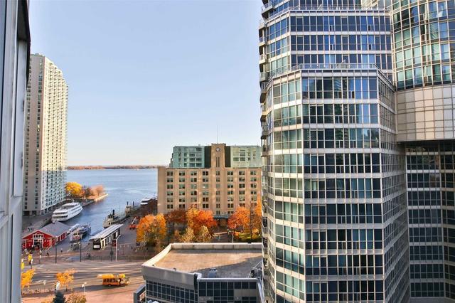 1112 - 8 York St, Condo with 2 bedrooms, 2 bathrooms and 1 parking in Toronto ON | Image 24