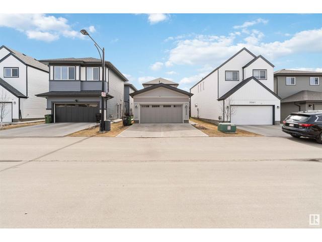 3059 Coughlan Ln Sw Sw, House detached with 3 bedrooms, 2 bathrooms and null parking in Edmonton AB | Image 2