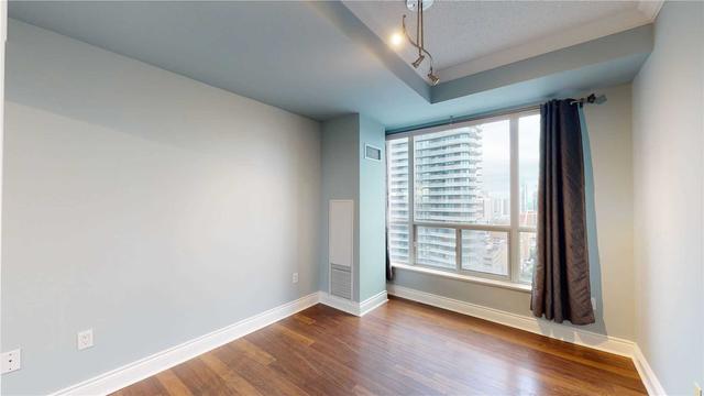 lph 4 - 909 Bay St, Condo with 3 bedrooms, 3 bathrooms and 1 parking in Toronto ON | Image 3