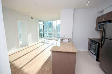 608 - 12 Yonge St, Condo with 2 bedrooms, 2 bathrooms and 1 parking in Toronto ON | Image 5