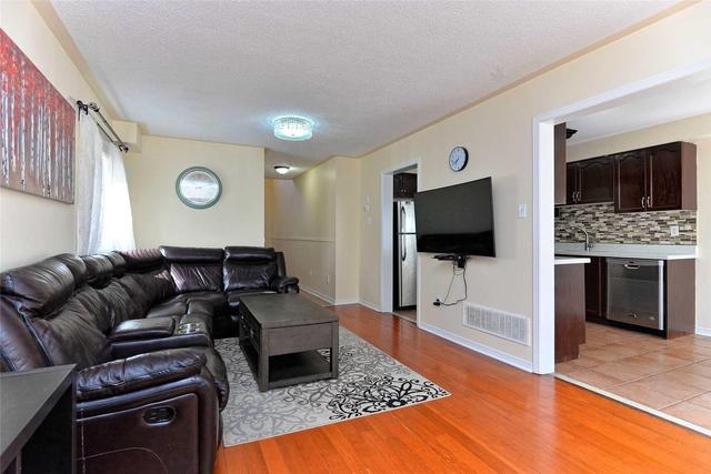 11 Madronna Gdns, House detached with 3 bedrooms, 3 bathrooms and 1 parking in Brampton ON | Image 5