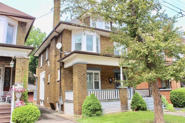 106 Spadina Ave, House detached with 6 bedrooms, 3 bathrooms and 1 parking in Hamilton ON | Image 2