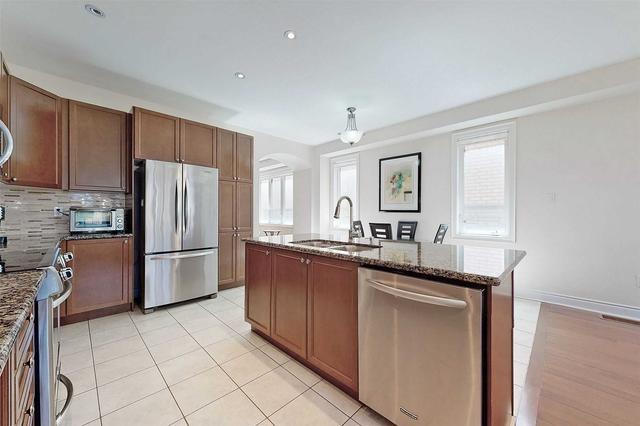 8 Bristlewood Cres, House attached with 3 bedrooms, 3 bathrooms and 3 parking in Vaughan ON | Image 7