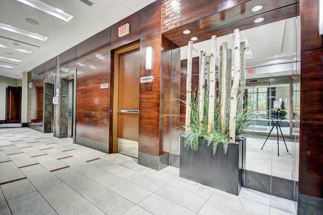 1502 - 310 Burnhamthorpe Rd W, Condo with 2 bedrooms, 2 bathrooms and 1 parking in Mississauga ON | Image 2
