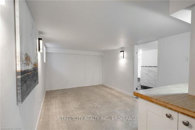 1238 York St, House detached with 4 bedrooms, 2 bathrooms and 5 parking in London ON | Image 19