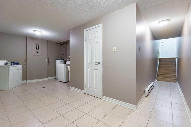 119 Milestone Cres, Townhouse with 3 bedrooms, 2 bathrooms and 1 parking in Aurora ON | Image 13