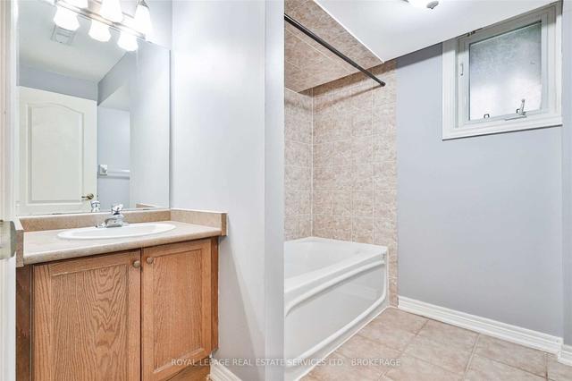 2307 Newcastle Cres, House semidetached with 1 bedrooms, 2 bathrooms and 4 parking in Oakville ON | Image 30
