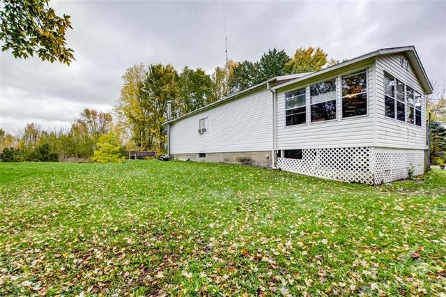 11590 Levere Road, House detached with 3 bedrooms, 2 bathrooms and 6 parking in North Dundas ON | Image 28