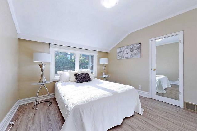 25 Pharmacy Ave, House semidetached with 3 bedrooms, 2 bathrooms and 15 parking in Toronto ON | Image 11