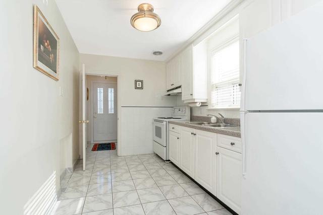 58 Kane Ave, House detached with 2 bedrooms, 2 bathrooms and 3 parking in Toronto ON | Image 2