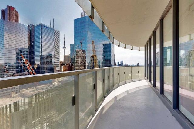 2109 - 197 Yonge St, Condo with 3 bedrooms, 2 bathrooms and 1 parking in Toronto ON | Image 16