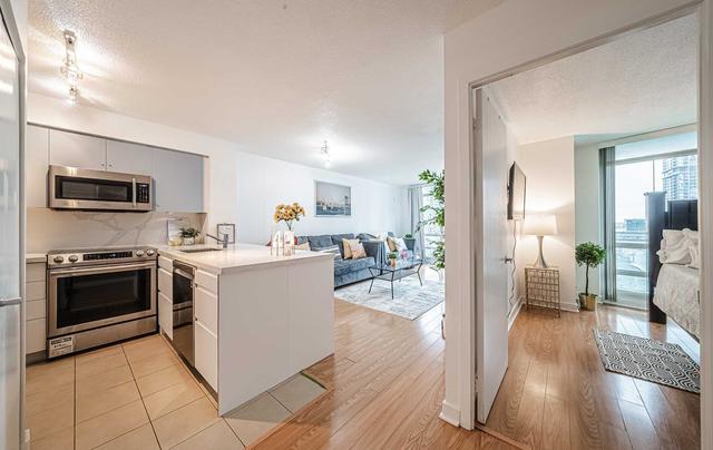 801 - 397 Front St W, Condo with 1 bedrooms, 1 bathrooms and 1 parking in Toronto ON | Image 3