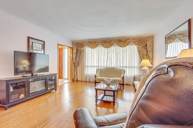 15 Katherine Rd, House detached with 3 bedrooms, 2 bathrooms and 4 parking in Toronto ON | Image 37