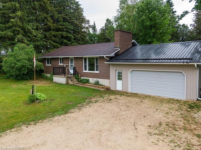 405014 Grey Road 4 Road W, House detached with 2 bedrooms, 1 bathrooms and 10 parking in Grey Highlands ON | Image 2