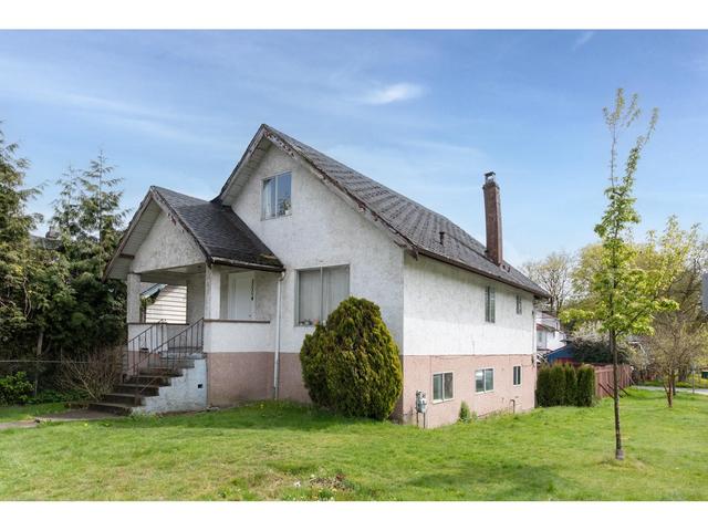 2004 E 12th Avenue, House detached with 4 bedrooms, 2 bathrooms and null parking in Vancouver BC | Card Image