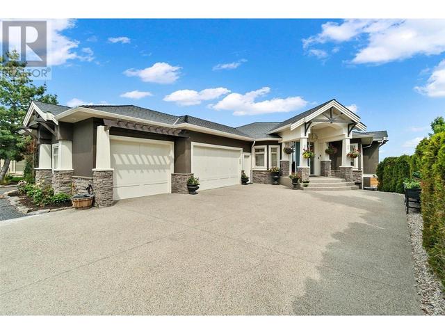 698 Devonian Avenue, House detached with 5 bedrooms, 4 bathrooms and 11 parking in Kelowna BC | Image 1