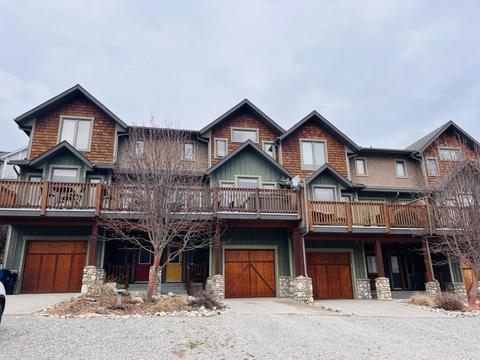 720 9th Avenue, House attached with 3 bedrooms, 3 bathrooms and 3 parking in Invermere BC | Card Image