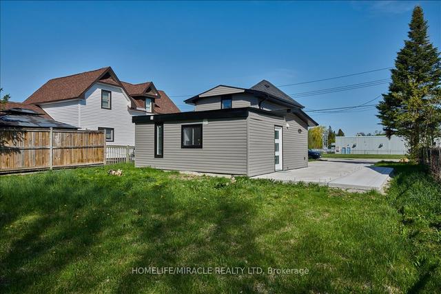 195 Elizabeth St, House detached with 2 bedrooms, 1 bathrooms and 6 parking in Midland ON | Image 6