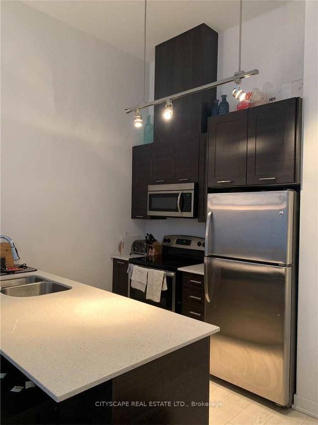 th02 - 20 Bruyeres Mews, Townhouse with 2 bedrooms, 3 bathrooms and 1 parking in Toronto ON | Image 2