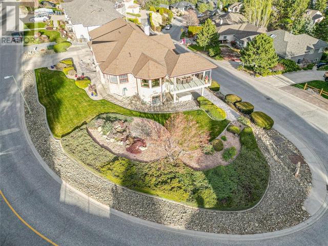 2279 Selkirk Drive, House detached with 3 bedrooms, 3 bathrooms and 2 parking in Kelowna BC | Image 2
