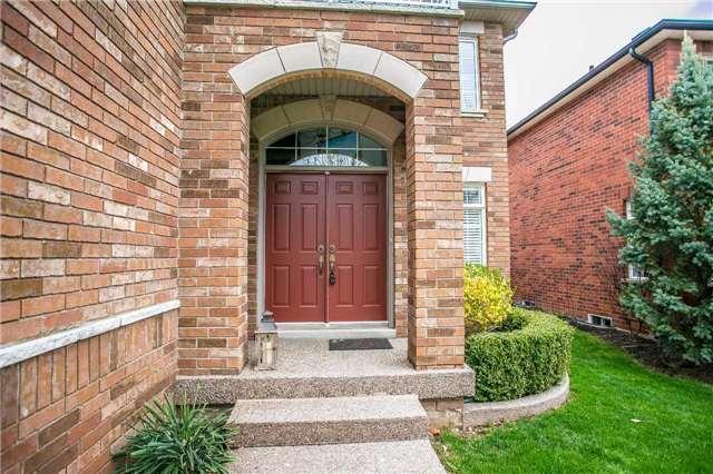2103 Summer Heights Tr, House detached with 4 bedrooms, 4 bathrooms and 2 parking in Oakville ON | Image 2