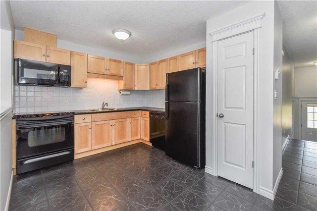 81 Washburn Dr, House attached with 3 bedrooms, 2 bathrooms and 2 parking in Guelph ON | Image 7