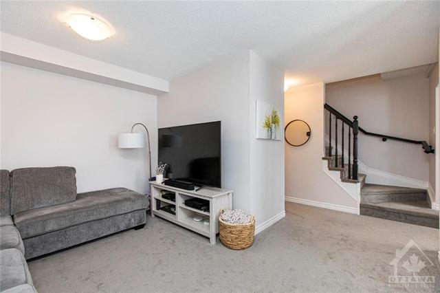 719 Juneberry Lane, Townhouse with 2 bedrooms, 2 bathrooms and 3 parking in Ottawa ON | Image 10