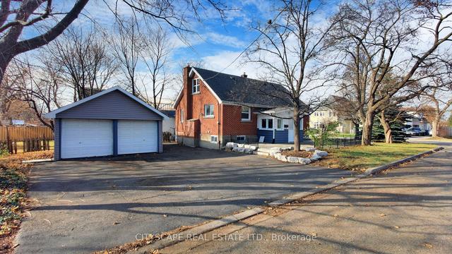 39 Woodward Ave, House detached with 3 bedrooms, 2 bathrooms and 6 parking in Brampton ON | Image 1