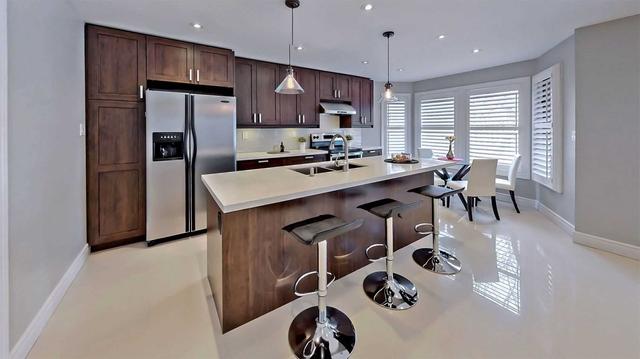 79 John Stiver Cres, House detached with 4 bedrooms, 4 bathrooms and 5 parking in Markham ON | Image 3