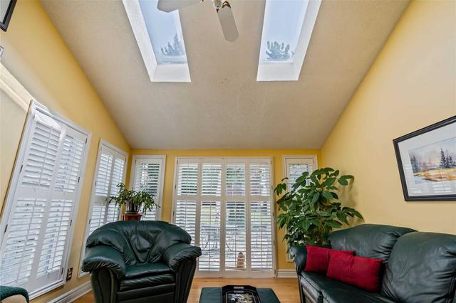 33 Tristan Cres, House detached with 3 bedrooms, 3 bathrooms and 3 parking in Toronto ON | Image 7