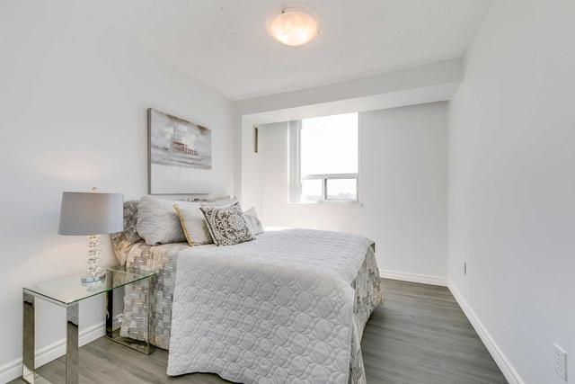 1905 - 10 Muirhead Rd, Condo with 3 bedrooms, 2 bathrooms and 1 parking in Toronto ON | Image 7