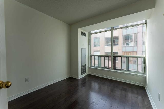 1002 - 942 Yonge St, Condo with 2 bedrooms, 2 bathrooms and 2 parking in Toronto ON | Image 12