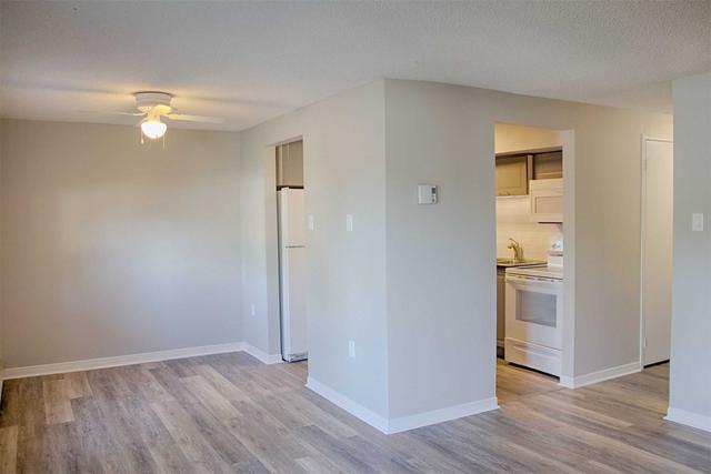 4 - 22 Meadow Lane, Condo with 2 bedrooms, 1 bathrooms and 1 parking in Barrie ON | Image 5