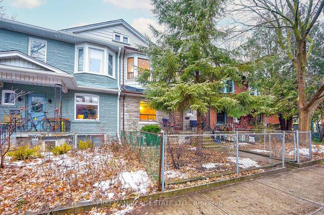 8 Yarmouth Gdns, House semidetached with 4 bedrooms, 3 bathrooms and 1 parking in Toronto ON | Image 1
