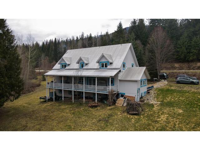 6685 Highway 6, House detached with 5 bedrooms, 3 bathrooms and null parking in Central Kootenay H BC | Image 48