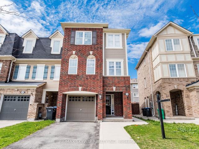32 Lathbury St, House attached with 3 bedrooms, 3 bathrooms and 2 parking in Brampton ON | Image 1