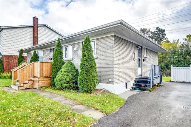 2564 Severn Avenue, House detached with 5 bedrooms, 2 bathrooms and 3 parking in Ottawa ON | Image 2