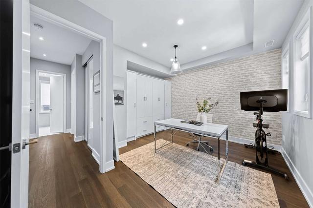 th2 - 379 Madison Ave, Townhouse with 3 bedrooms, 3 bathrooms and 2 parking in Toronto ON | Image 3