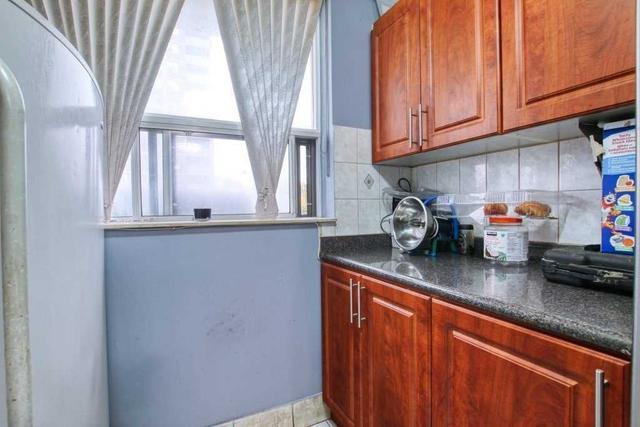 207 - 20 Gilder Dr, Condo with 3 bedrooms, 2 bathrooms and 1 parking in Toronto ON | Image 2