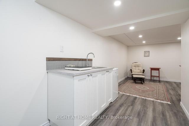 90 Mercer St, House detached with 2 bedrooms, 2 bathrooms and 3 parking in Hamilton ON | Image 19