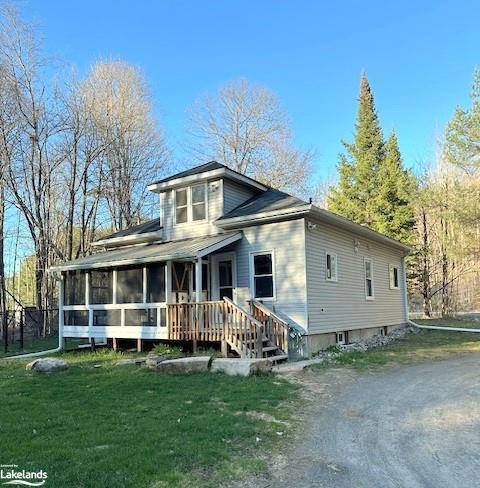 1008 Matabanick Road, House detached with 3 bedrooms, 2 bathrooms and 15 parking in Algonquin Highlands ON | Image 1