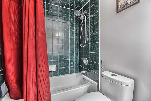 35h View Green Cres, House attached with 3 bedrooms, 4 bathrooms and 4 parking in Toronto ON | Image 24