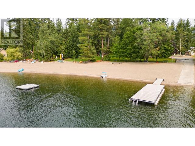 7133 Lucerne Beach Road, House detached with 3 bedrooms, 2 bathrooms and 2 parking in Columbia Shuswap F BC | Image 7