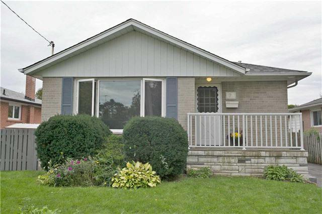 23 Dalcourt Dr, House detached with 3 bedrooms, 2 bathrooms and 3 parking in Toronto ON | Image 1