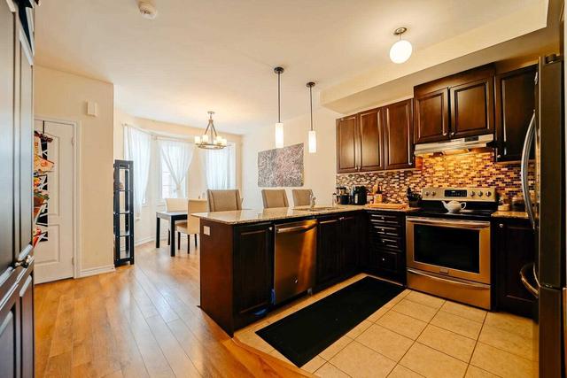 6 Hobart Gdns, House attached with 4 bedrooms, 3 bathrooms and 2 parking in Brampton ON | Image 2