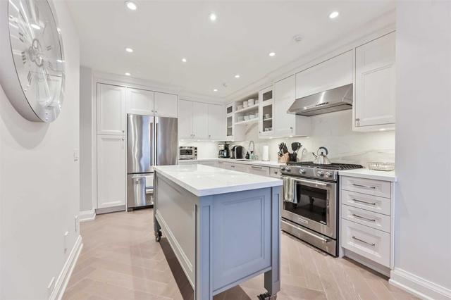8 Cartwheel Mill Way, Townhouse with 3 bedrooms, 3 bathrooms and 2 parking in Toronto ON | Image 2