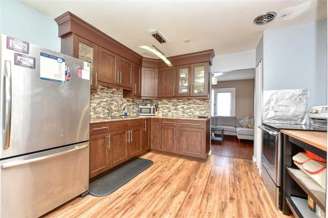 32 Balmoral Dr, Townhouse with 3 bedrooms, 2 bathrooms and 1 parking in Brampton ON | Image 6
